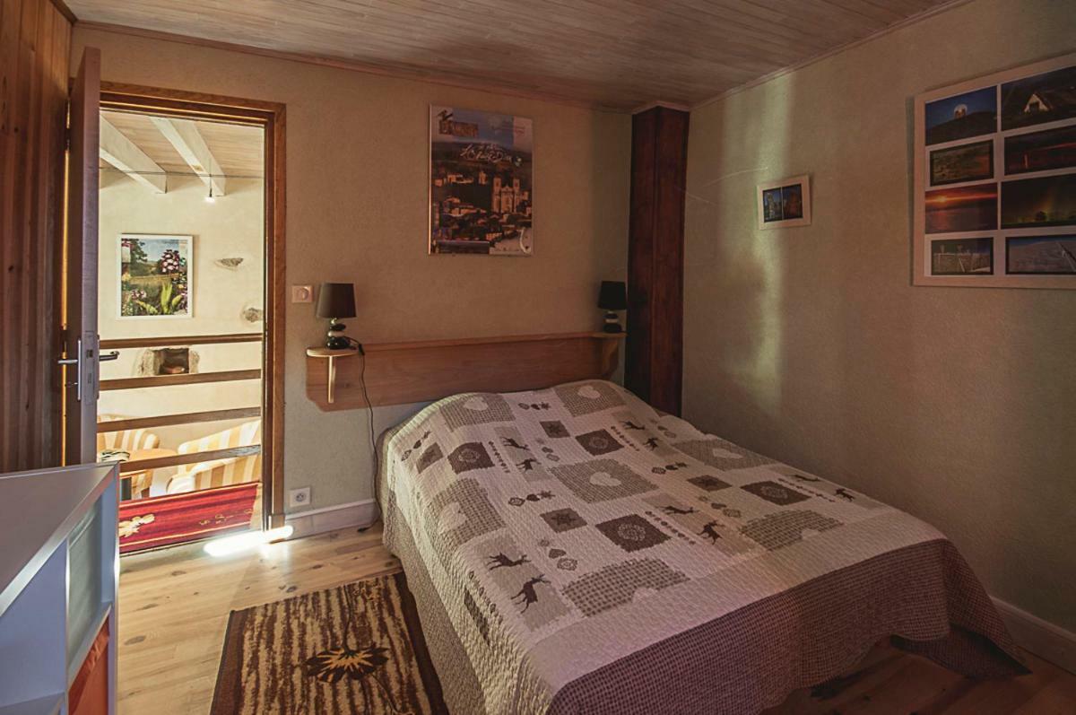 Gîte  Orée des bois Vertolaye Extérieur photo